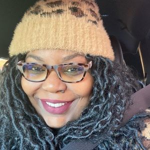 Meet your Posher, Felicia